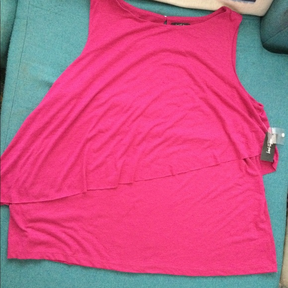 Fuschia layer tank - Picture 2 of 3